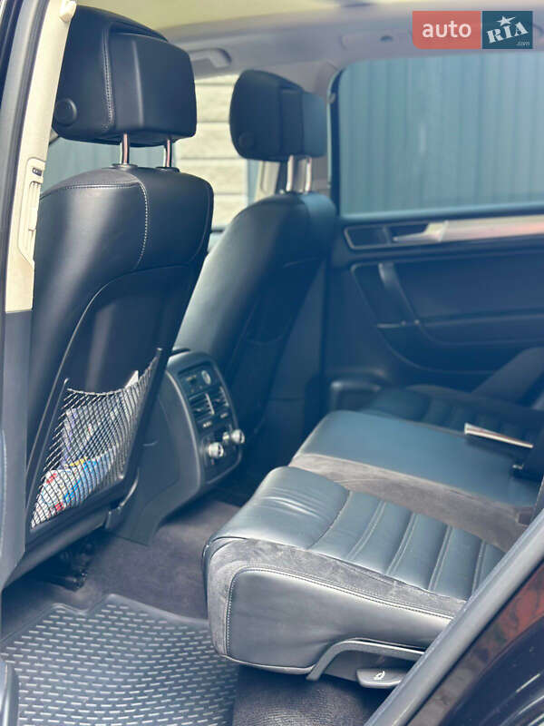 Внедорожник / Кроссовер Volkswagen Touareg 2016 в Киеве