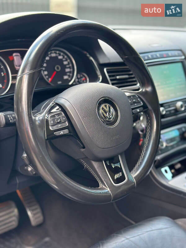 Внедорожник / Кроссовер Volkswagen Touareg 2016 в Киеве
