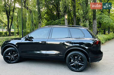 Внедорожник / Кроссовер Volkswagen Touareg 2013 в Киеве