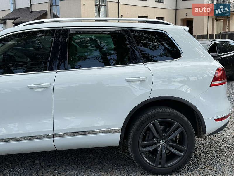 Позашляховик / Кросовер Volkswagen Touareg 2012 в Стрию