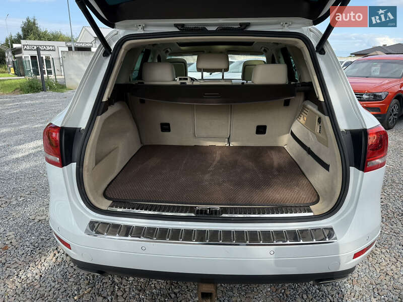 Позашляховик / Кросовер Volkswagen Touareg 2012 в Стрию
