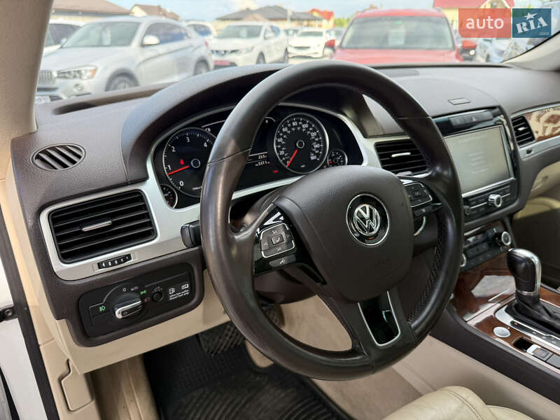 Позашляховик / Кросовер Volkswagen Touareg 2012 в Стрию