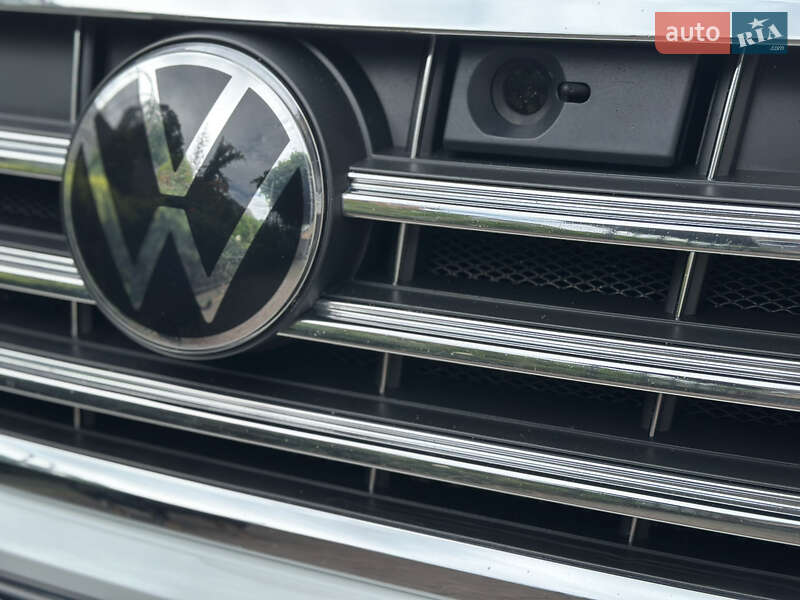 Внедорожник / Кроссовер Volkswagen Touareg 2021 в Киеве