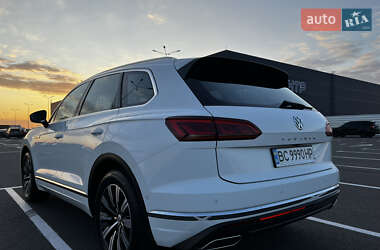 Позашляховик / Кросовер Volkswagen Touareg 2018 в Львові