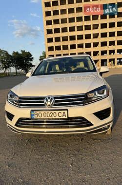 Внедорожник / Кроссовер Volkswagen Touareg 2015 в Тернополе