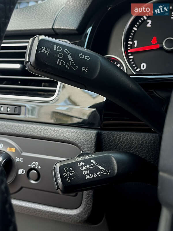 Позашляховик / Кросовер Volkswagen Touareg 2012 в Бердичеві