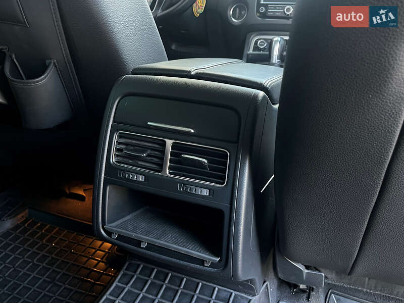 Позашляховик / Кросовер Volkswagen Touareg 2012 в Бердичеві