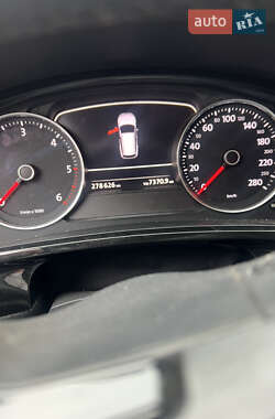 Внедорожник / Кроссовер Volkswagen Touareg 2011 в Киеве