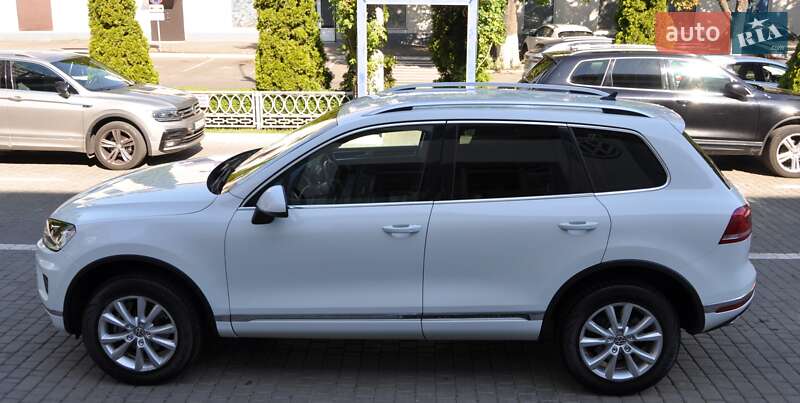 Внедорожник / Кроссовер Volkswagen Touareg 2016 в Одессе