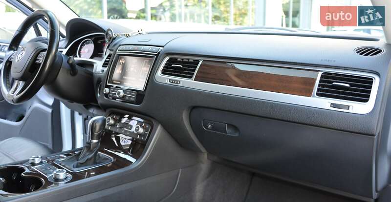 Внедорожник / Кроссовер Volkswagen Touareg 2016 в Одессе