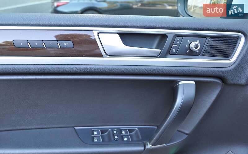 Внедорожник / Кроссовер Volkswagen Touareg 2016 в Одессе