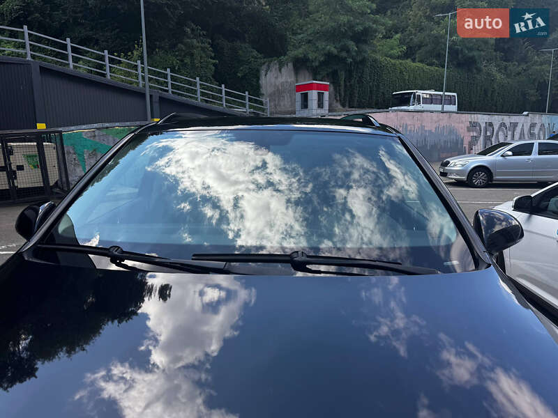 Внедорожник / Кроссовер Volkswagen Touareg 2014 в Киеве