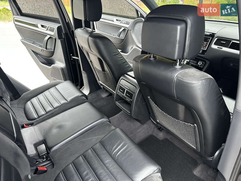 Внедорожник / Кроссовер Volkswagen Touareg 2012 в Днепре