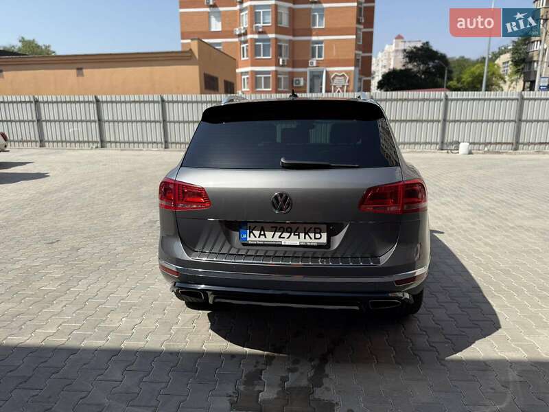Внедорожник / Кроссовер Volkswagen Touareg 2016 в Одессе