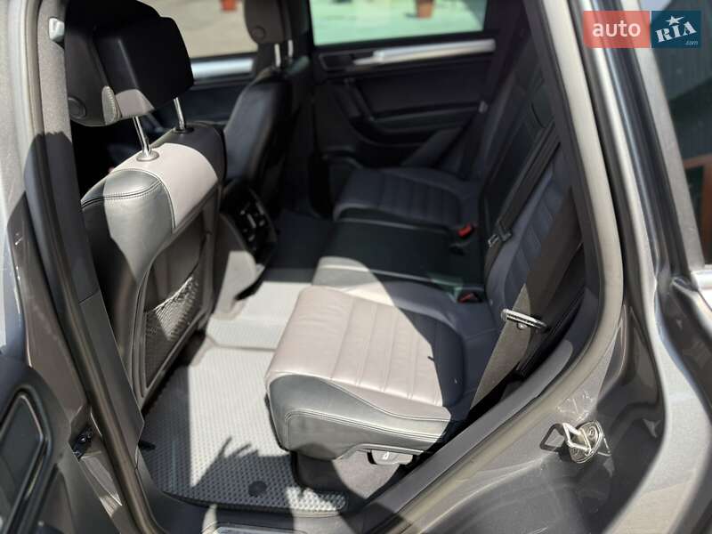 Внедорожник / Кроссовер Volkswagen Touareg 2016 в Одессе