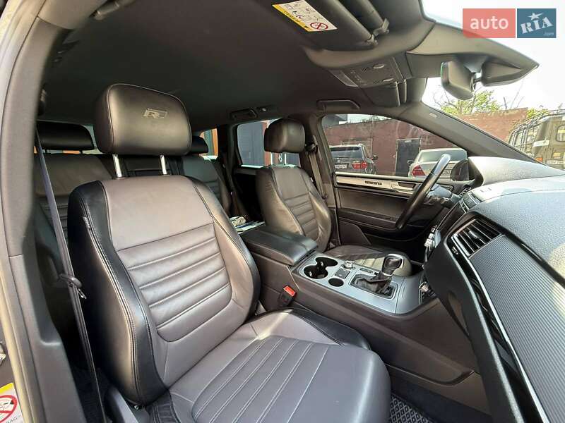 Внедорожник / Кроссовер Volkswagen Touareg 2016 в Одессе