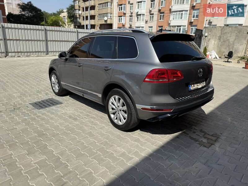 Внедорожник / Кроссовер Volkswagen Touareg 2016 в Одессе