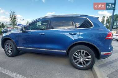Внедорожник / Кроссовер Volkswagen Touareg 2015 в 