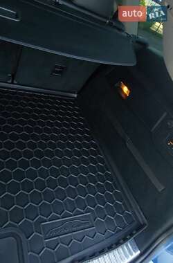 Внедорожник / Кроссовер Volkswagen Touareg 2015 в 