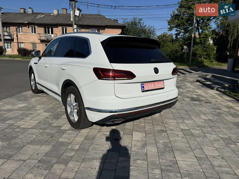 Внедорожник / Кроссовер Volkswagen Touareg 2019 в Тячеве