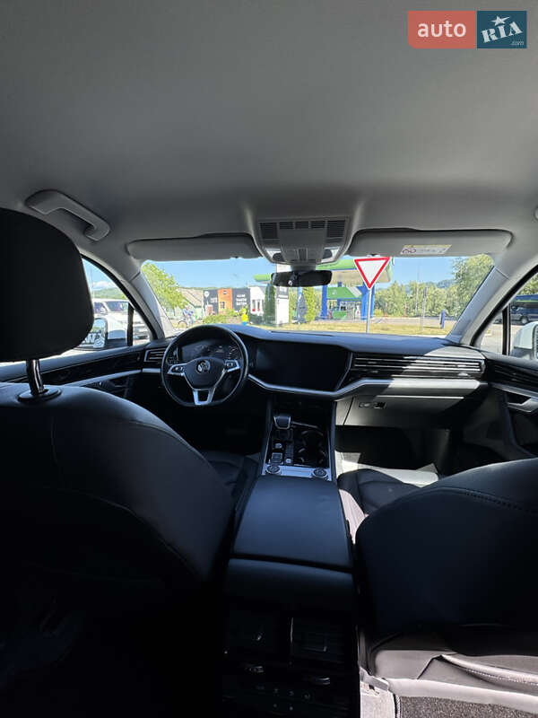 Внедорожник / Кроссовер Volkswagen Touareg 2019 в Тячеве