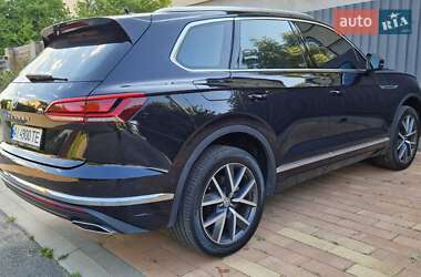 Позашляховик / Кросовер Volkswagen Touareg 2020 в Києві