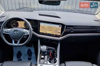 Внедорожник / Кроссовер Volkswagen Touareg 2020 в Киеве