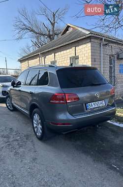 Внедорожник / Кроссовер Volkswagen Touareg 2012 в Кропивницком