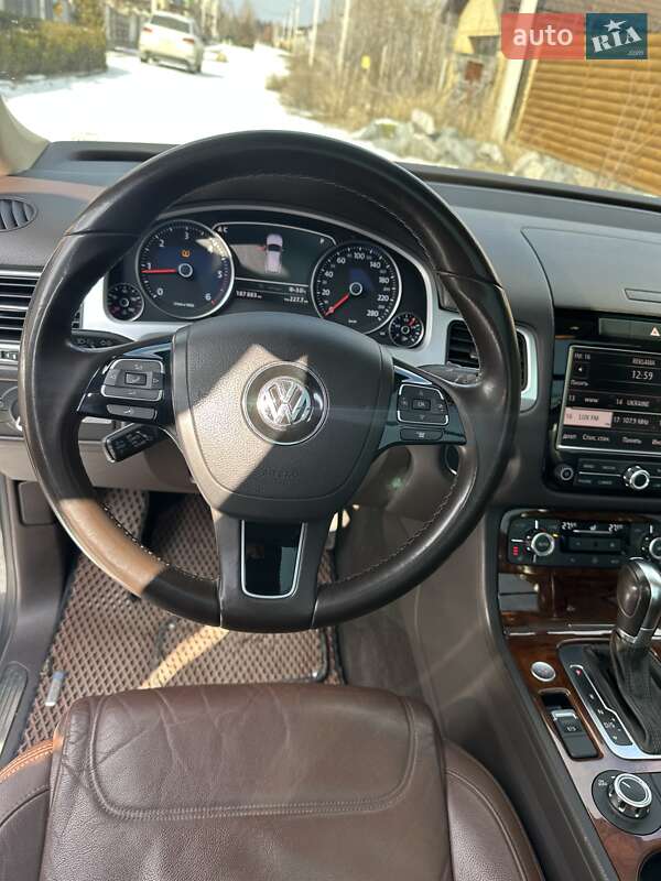 Позашляховик / Кросовер Volkswagen Touareg 2012 в Кропивницькому