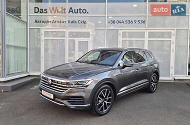 Внедорожник / Кроссовер Volkswagen Touareg 2020 в Киеве