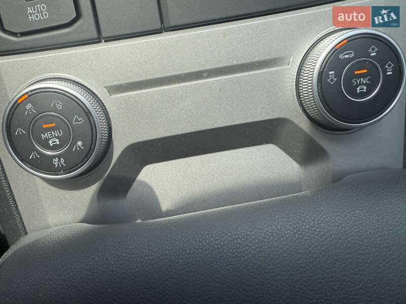 Внедорожник / Кроссовер Volkswagen Touareg 2021 в Киеве