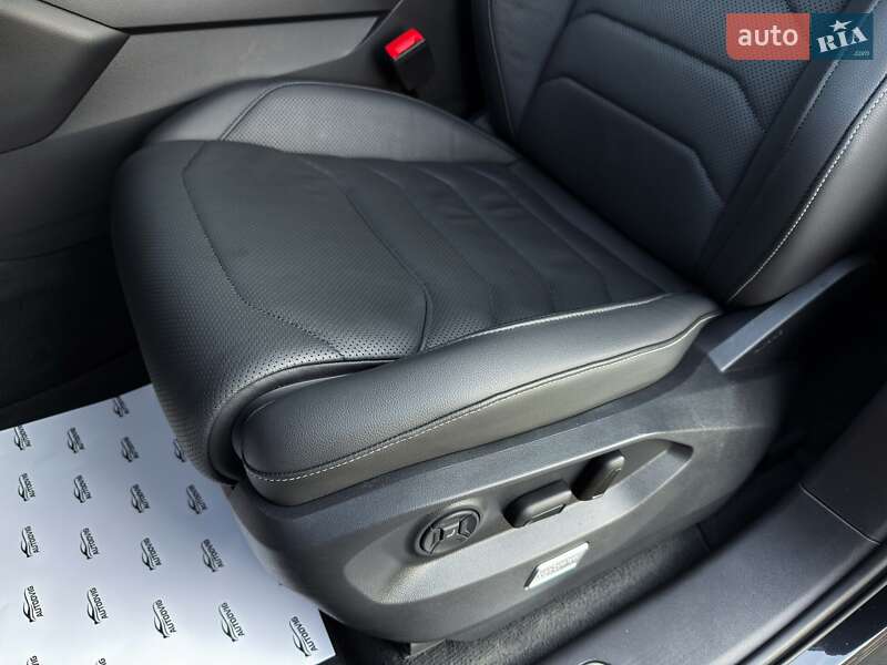 Позашляховик / Кросовер Volkswagen Touareg 2022 в Луцьку