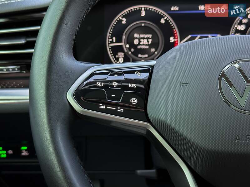 Позашляховик / Кросовер Volkswagen Touareg 2022 в Луцьку