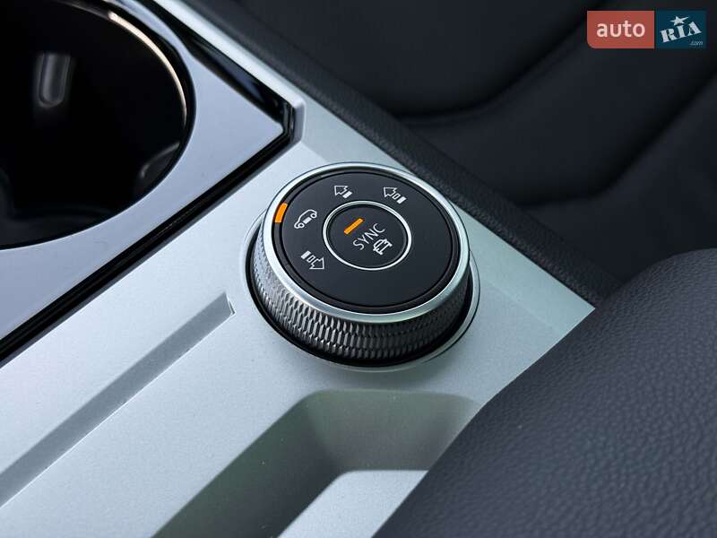 Позашляховик / Кросовер Volkswagen Touareg 2022 в Луцьку