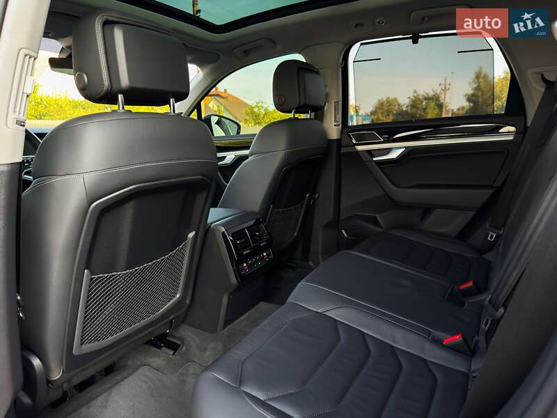 Позашляховик / Кросовер Volkswagen Touareg 2022 в Луцьку