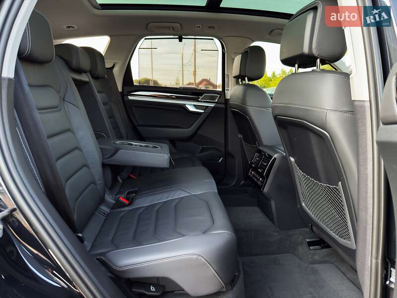 Позашляховик / Кросовер Volkswagen Touareg 2022 в Луцьку