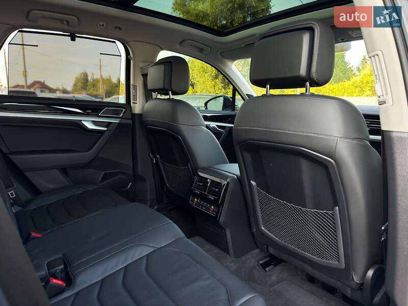 Позашляховик / Кросовер Volkswagen Touareg 2022 в Луцьку