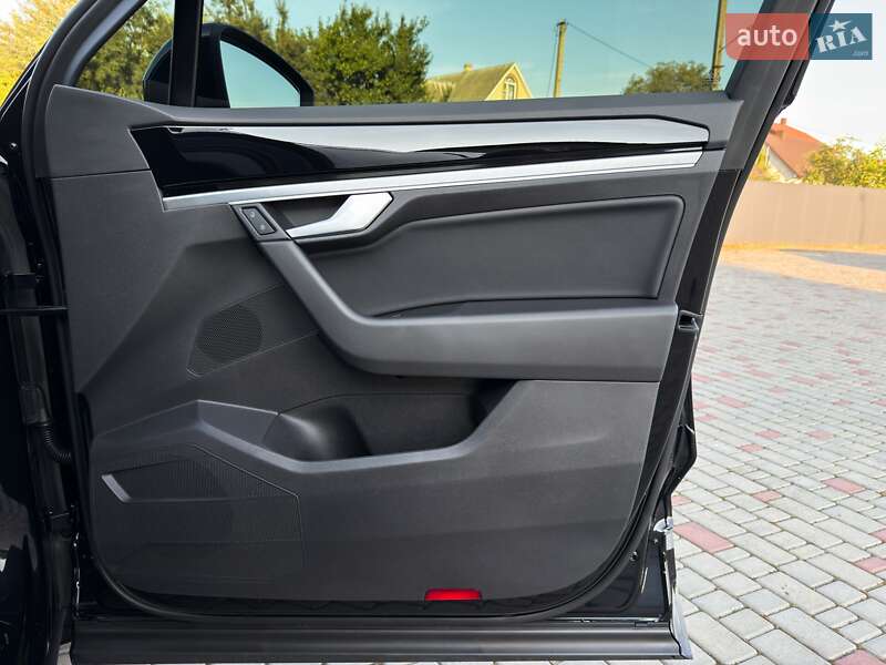 Позашляховик / Кросовер Volkswagen Touareg 2022 в Луцьку