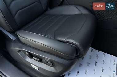 Внедорожник / Кроссовер Volkswagen Touareg 2022 в 