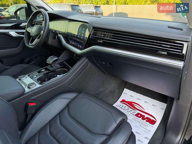 Позашляховик / Кросовер Volkswagen Touareg 2022 в Луцьку