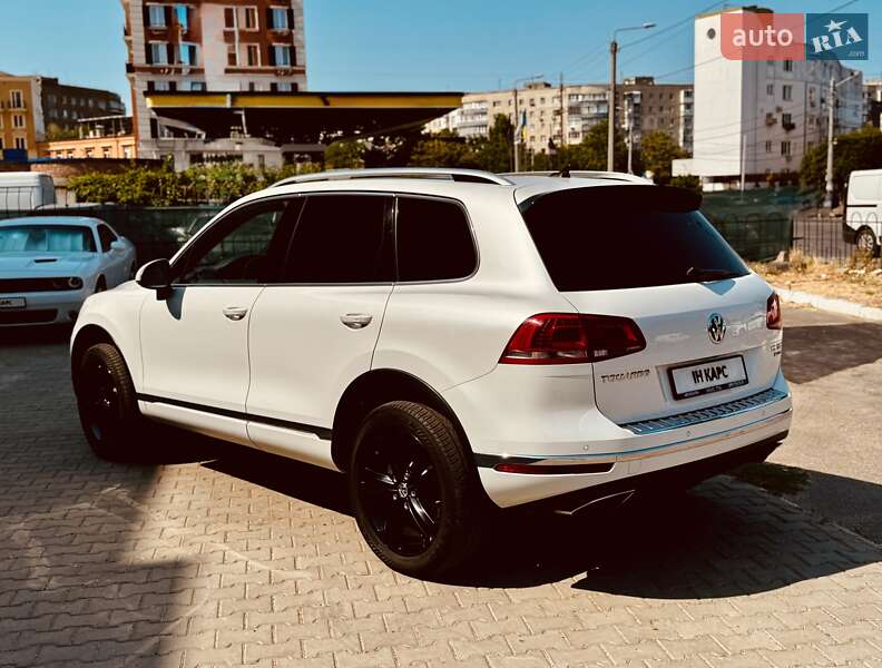 Позашляховик / Кросовер Volkswagen Touareg 2016 в Одесі