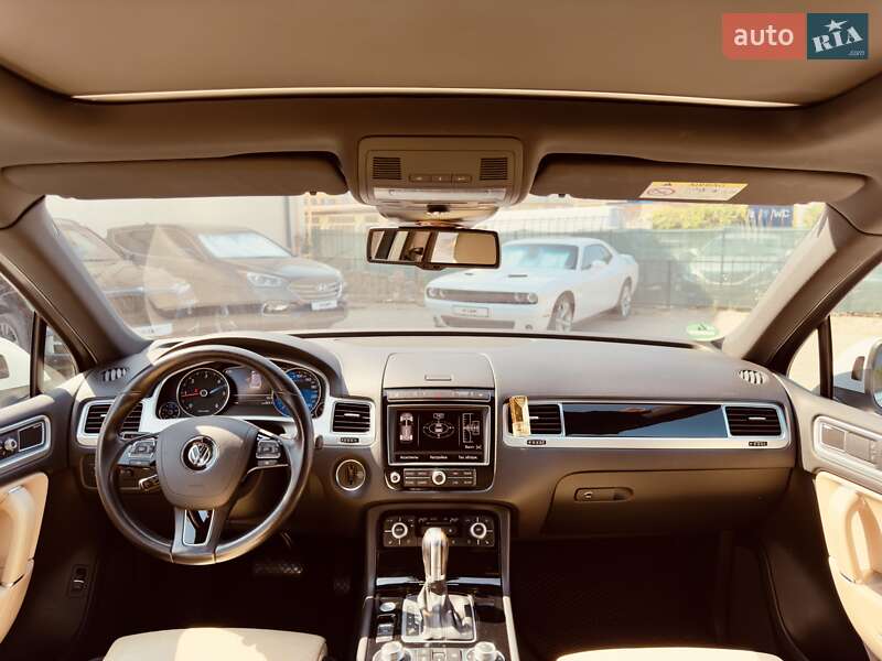 Позашляховик / Кросовер Volkswagen Touareg 2016 в Одесі