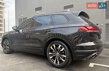 Позашляховик / Кросовер Volkswagen Touareg 2021 в Києві