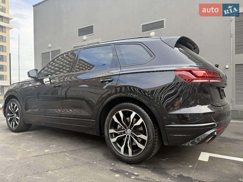 Внедорожник / Кроссовер Volkswagen Touareg 2021 в Киеве