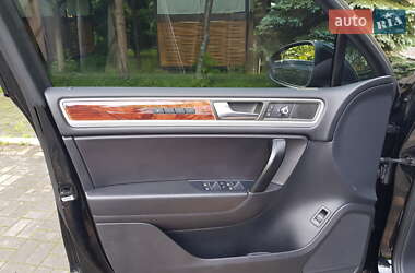 Внедорожник / Кроссовер Volkswagen Touareg 2011 в 