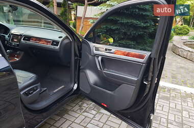 Внедорожник / Кроссовер Volkswagen Touareg 2011 в 
