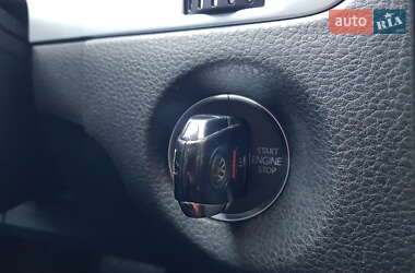 Внедорожник / Кроссовер Volkswagen Touareg 2011 в 