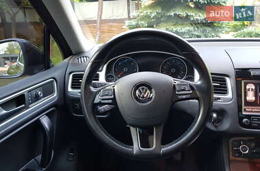 Внедорожник / Кроссовер Volkswagen Touareg 2011 в 
