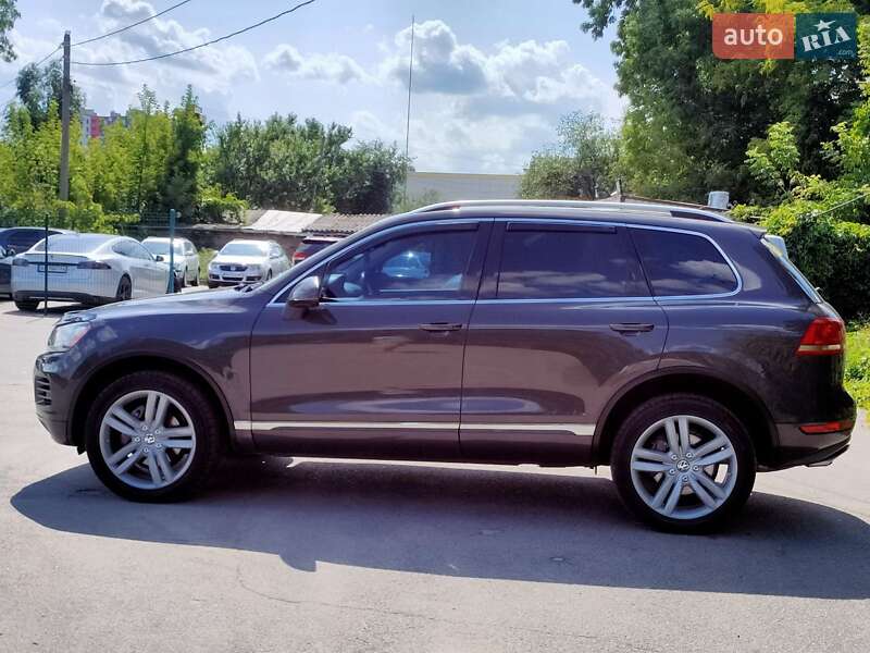 Позашляховик / Кросовер Volkswagen Touareg 2011 в Хусті