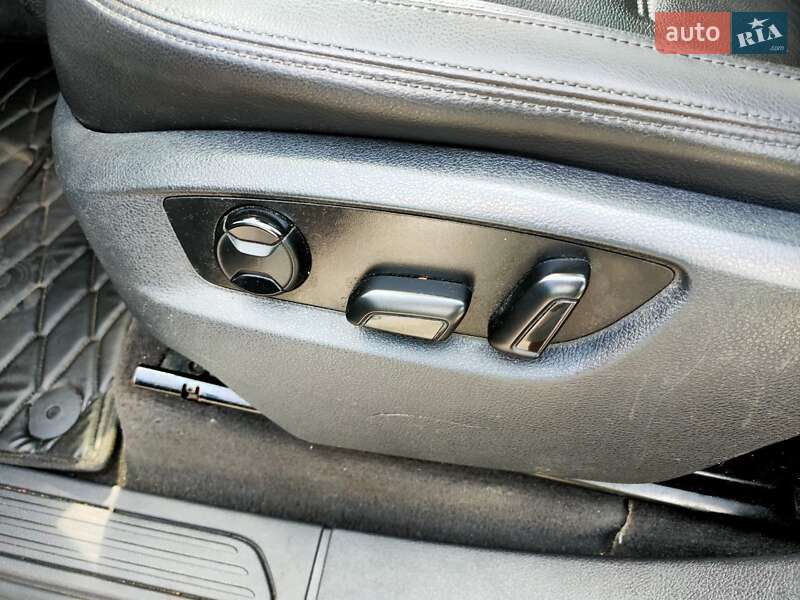 Позашляховик / Кросовер Volkswagen Touareg 2011 в Хусті